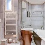Le Boursault - Stunning Penthouse, Terrace, Parking شقة باريس