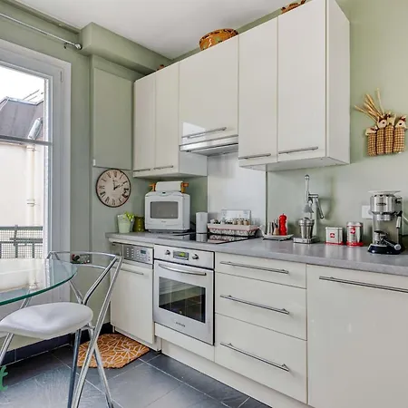 Apartament Le Boursault - Stunning Penthouse, Terrace, Parking Paryż